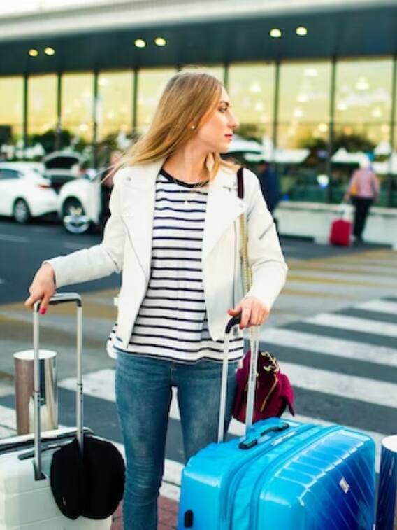 फ्लाइट की यात्रा में भूलकर भी ना ले जाएं ये चीजें