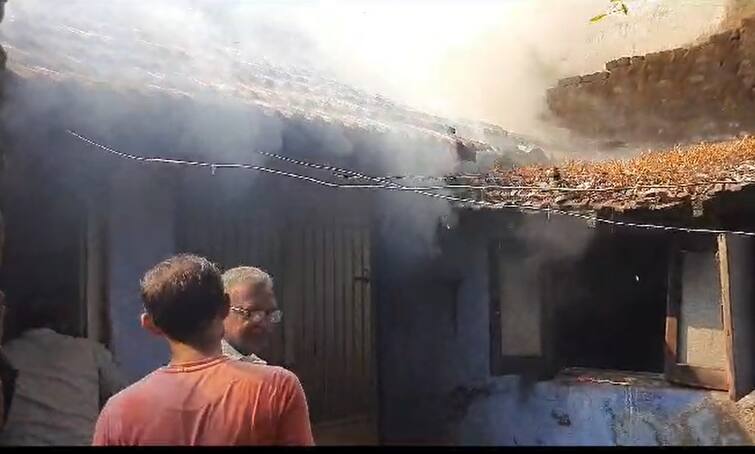 A fierce fire broke out in the house of Savarkundla due to gas leakage સાવરકુંડલાના મકાનમાં અચાનક ગેસ  લીક થતાં મકાનમાં લાગી ભીષણ આગ, આગની જ્વાળામાં ઘર સ્વાહા