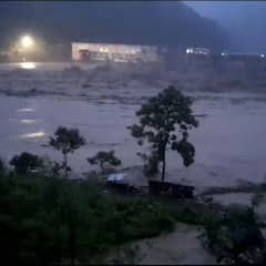 Sikkim Cloudburst: মেঘভাঙা বৃষ্টিতে ভাঙল সিকিমের চুংথাম লেক, ভাসল রাস্তা-বাড়ি-গাড়ি, নিখোঁজ ২৩ জওয়ান