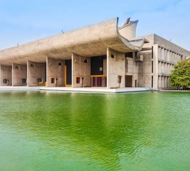 ਦੂਜੇ ਪਾਸੇ ਇਸ ਪਾਲਿਸੀ ਨੂੰ ਪਹਿਲੇ ਸਾਲ ਮੱਠਾ ਹੁੰਗਾਰਾ ਹੀ ਮਿਲਿਆ ਹੈ। ਸ਼ਹਿਰ ਵਿੱਚ ਇਲੈਕਟ੍ਰਿਕ ਵਾਹਨਾਂ ਦੇ ਮੁਕਾਬਲੇ ਗੈਰ-ਇਲੈਕਟ੍ਰਿਕ ਵਾਹਨਾਂ ਦੀ ਗਿਣਤੀ ਬਹੁਤ ਵੱਧ ਹੈ।