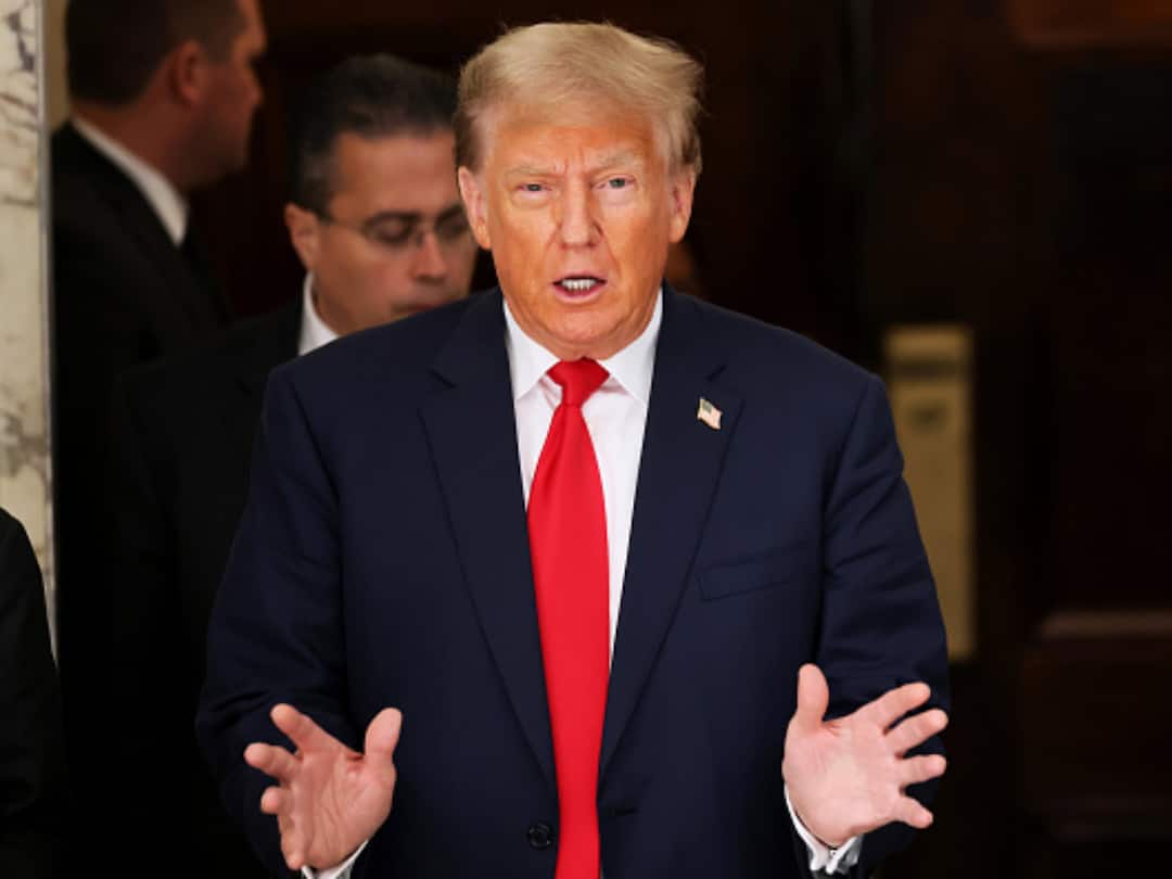 Judge Issues Gag Order For Donald Trump In NY Fraud Case After Ex-President Posts About Law Clerk Donald Trump In NY Fraud Case Judge Arthur Engoron Gag Order After Posts About Court Clerk On Truth Social Judge Issues Gag Order For Donald Trump In NY Fraud Case After Ex-President Posts About Law Clerk