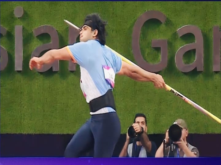 Asian Games 2023 Neeraj Chopra wins gold with 88.88m throw Jena finishes with silver in javelin final Asian Games 2023 : गोल्डन बॉय पुन्हा चमकला, भालाफेकपटू नीरज चोप्राला सुवर्णपदक