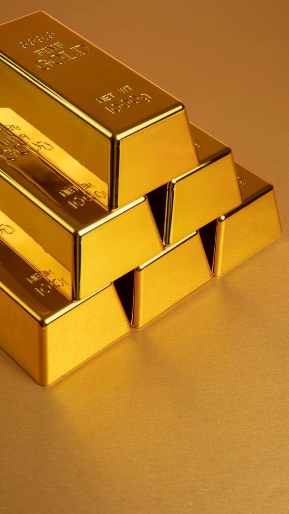 Gold : सोनं खरेदी करणाऱ्यांसाठी खुशखबर, सणांआधी सोनं झालं स्वस्त