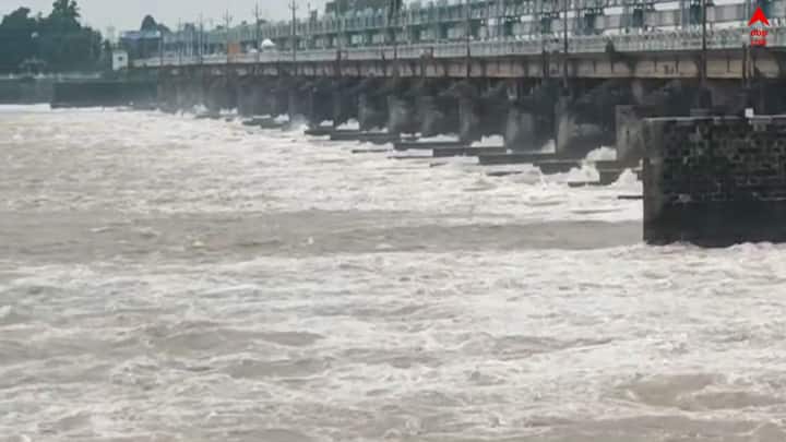 ফলে দামোদর জলাধার থেকে ক্রমাগত জল ছাড়ায় দামোদরে জলস্তর অনেকটাই বেড়েছে। ব্লক থেকে জেলাস্তরে খোলা হয়েছে কন্ট্রোল রুম।