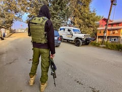 जम्मू-कश्मीर के अनंतनाग में आतंकियों ने आम नागरिक को मारी गोली, अस्पताल में भर्ती