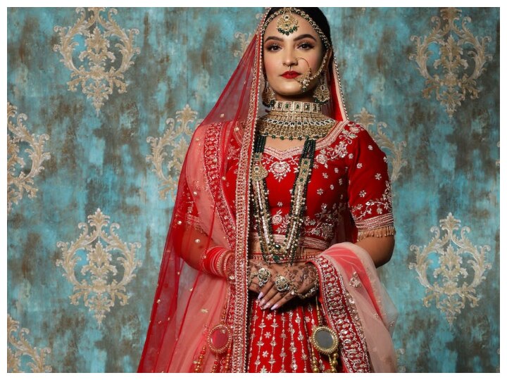 Golden saree design | Indian saree blouses designs, Indian bridal outfits,  Designer bridal lehenga