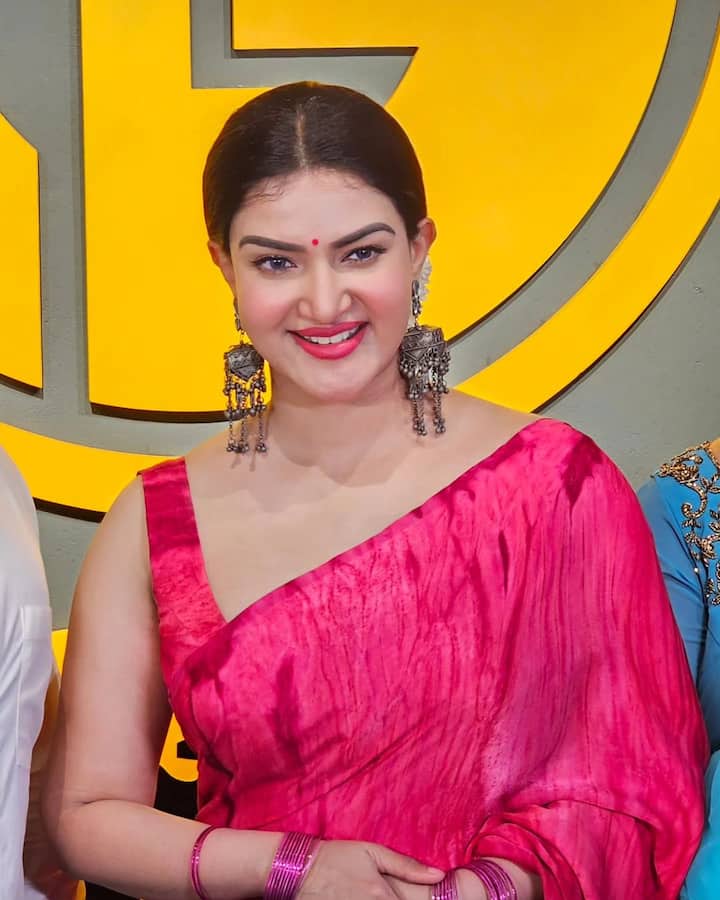 Honey Rose PHOTO: હની રોઝે 14 વર્ષની ઉંમરે અભિનયની દુનિયામાં પ્રવેશ કર્યો હતો. તમિલ, કન્નડ અને તેલુગુ ફિલ્મોમાં પણ કામ કર્યું છે.