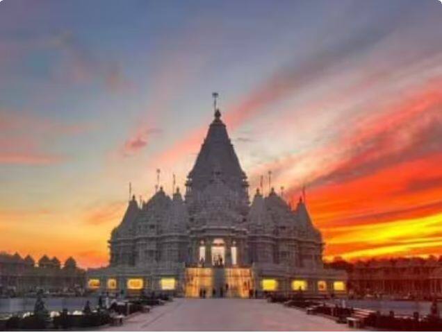 ਬੀਏਪੀਐਸ ਸਵਾਮੀਨਾਰਾਇਣ ਅਕਸ਼ਰਧਾਮ ਦਾ 10 ਰੋਜ਼ਾ ਵਿਸ਼ਾਲ ਸਮਰਪਣ ਸਮਾਰੋਹ 8 ਅਕਤੂਬਰ ਨੂੰ ਸਮਾਪਤ ਹੋਵੇਗਾ ਅਤੇ ਇਸ ਦਿਨ ਮੰਦਰ ਦਾ ਰਸਮੀ ਉਦਘਾਟਨ ਕੀਤਾ ਜਾਵੇਗਾ।