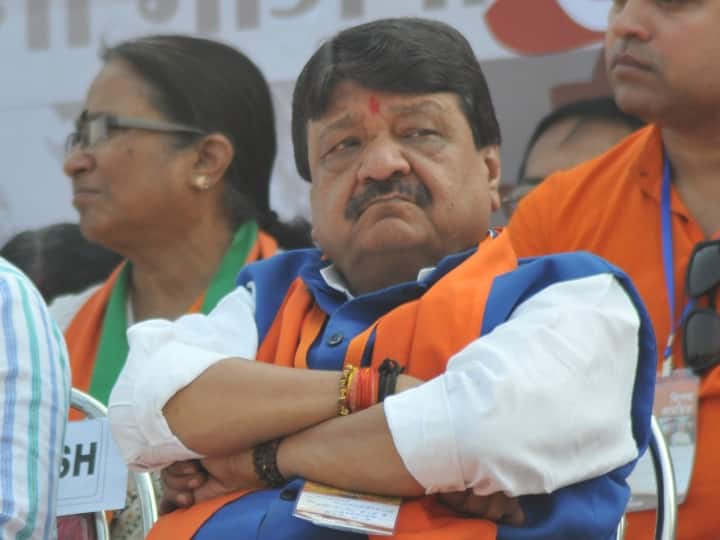 MP Assembly Election 2023 Kailash Vijayvargiya BJP Candidate Warns indore Officers in Viral Video ANN MP Election 2023: 'मेरा काम न करे ऐसा अफसर अबतक पैदा नहीं हुआ', जब कैलाश विजयवर्गीय की बात सुन चौंक गए लोग