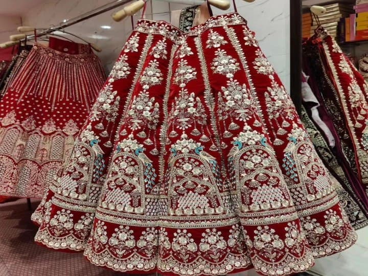 delhi best markets for cheapest and designer bridal lehenga know here शादी के लहंगों की शॉपिंग के लिए बेस्ट हैं दिल्ली के ये बाजार, किफायती कीमत पर घर ले जाइए डिजाइनर लहंगे