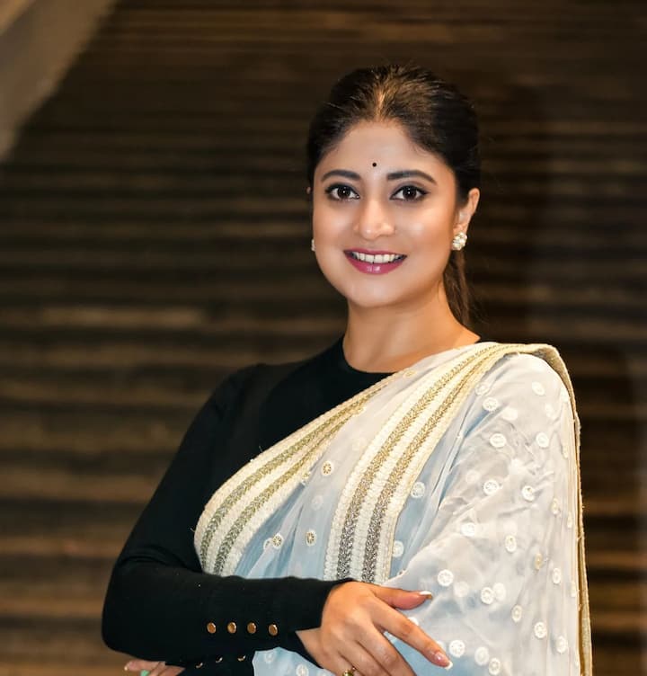 অনেক বছর পরে, এইবার তাঁর পুজো কাটবে তিলোত্তমায়। নায়িকা ঘুরতে ভালবাসেন বলে প্রত্যেক বছরই পুজোর ছুটিতে ভ্রমণে বেরিয়ে পড়তেন।