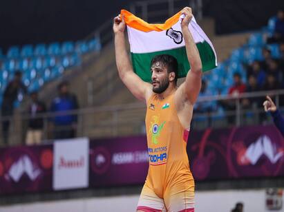 Asian Games: Sunil Kumar to play bronze medal bout following loss in 87 kg Greco-Roman semi Asian Games: மல்யுத்தப் போட்டி: பதக்க வேட்டையில் இந்தியா! 13 ஆண்டுகளுக்கு பிறகு மல்யுத்தத்தில் வரலாற்று சாதனை!