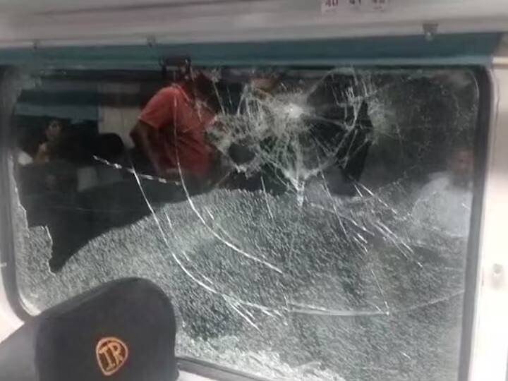 Udaipur Jaipur intercity train target of stone pelters in Udaipur already Attacked Vande Bharat train twice ANN Rajasthan: उदयपुर में पत्थरबाजों के निशाने पर अब उदयपुर-जयपुर इंटरसिटी ट्रेन, दो बार वंदे भारत पर किया हमला