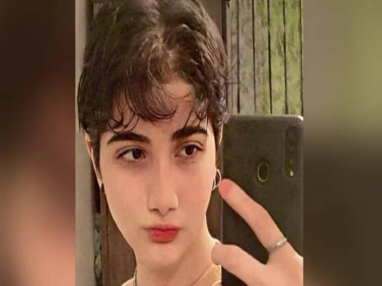 iran hijab controversy moral police beaten16 year old girl armit garawand now in coma Hijab: હિજાબ વિના મેટ્રો સ્ટેશન પર ઉભેલી યુવતીને પોલીસે માર્યો માર, કોમામાં સરી પડી