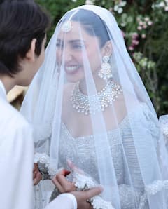 Mahira Khan Wedding Photos: आइस ब्लू लहंगे में बला की खूबसूरत लगीं पाकिस्तानी एक्ट्रेस माहिरा खान, शादी की नई तस्वीरें आईं सामने