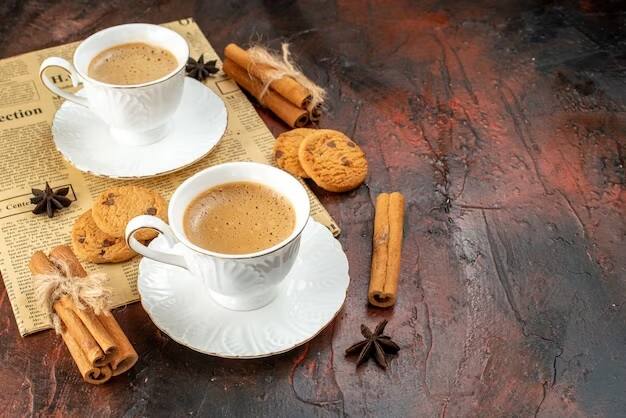 Tea Sleep: જ્યારે આપણે એક કપ ચા બનાવવાનું શરૂ કરીએ છીએ, ત્યારે તેમાં રહેલ લગભગ 70%-80% કેફીન પાણીમાં ભળી જાય છે, અને કેફીનવાળી ચા સતર્કતા વધારે છે અને મગજને ઉત્તેજિત કરે છે. આપણો થાક એડેનોસિન નામના ન્યુરોમોડ્યુલેટરમાંથી આવે છે, જે આપણા શરીર દ્વારા એક દિવસના કામ પછી ઉત્પન્ન થાય છે.