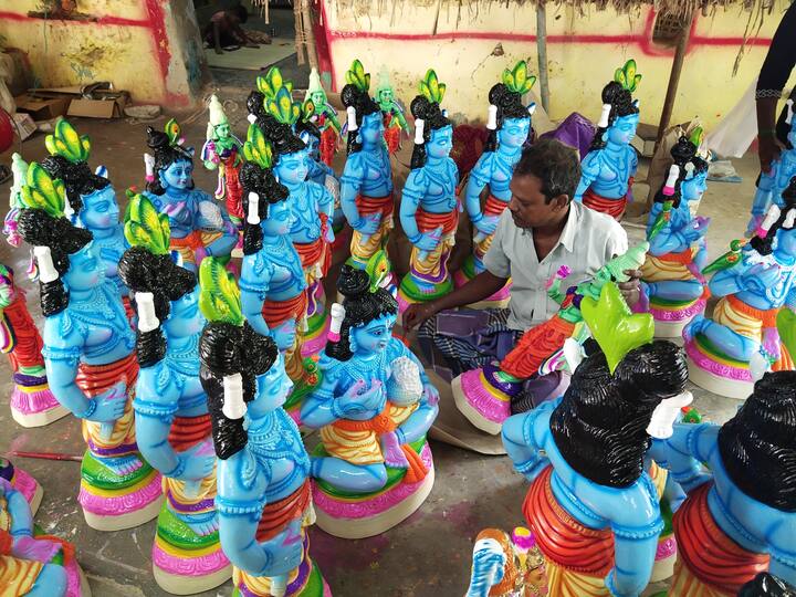 In TN's Villupuram, idols of lords Krishna, Lakshmi, Ganesha and Arthanareeswar are being made in full swing (Credit: ABP Nadu)