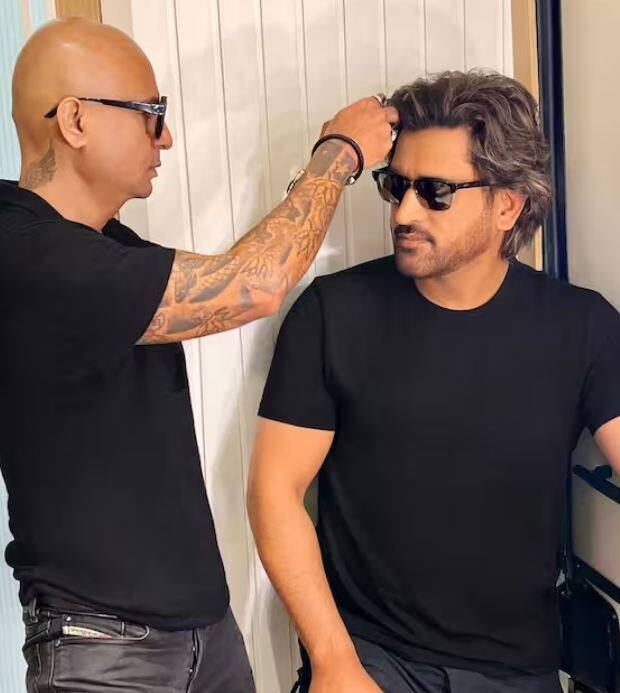 ਦੱਸ ਦੇਈਏ ਕਿ ਧੋਨੀ ਨੇ 15 ਅਗਸਤ 2020 ਨੂੰ ਅੰਤਰਰਾਸ਼ਟਰੀ ਕ੍ਰਿਕਟ ਨੂੰ ਅਲਵਿਦਾ ਕਹਿ ਦਿੱਤਾ ਸੀ। ਹਾਲਾਂਕਿ ਉਨ੍ਹਾਂ ਨੇ IPL 'ਚ ਖੇਡਣਾ ਜਾਰੀ ਰੱਖਿਆ ਹੋਇਆ ਹੈ।