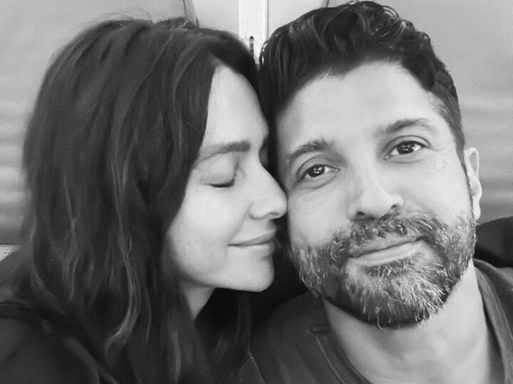 Farhan Akhtar shared romantic photo with wife Shibani Dandekar captioned happy place wife commented me and you infinity Farhan Akhtar ने Shibani Dandekar संग शेयर की रोमांटिक तस्वीर, बताया 'हैप्पी प्लेस' तो वाइफ ने किया ऐसे रिएक्ट