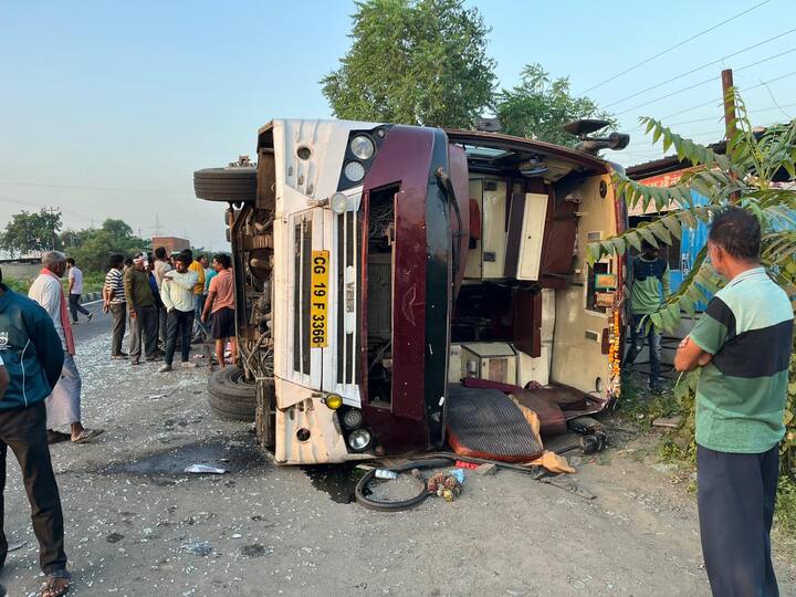 या अपघातात एका प्रवाशाचा जागीच मृत्यू झाला आहे तर आठ जण यात जखमी झाले आहे.