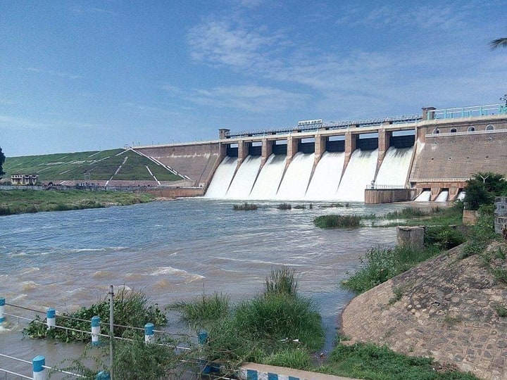 The water level of Vaigai Dam, which is the source of drinking water for 5 districts, has reached 50 feet TNN தேனி , திண்டுக்கல் உள்ளிட்ட 5 மாவட்டங்களுக்கான குடிநீர் ஆதாரமாக விளங்கும் வைகை அணையின் நீர் மட்டம் 50 அடி உயர்வு