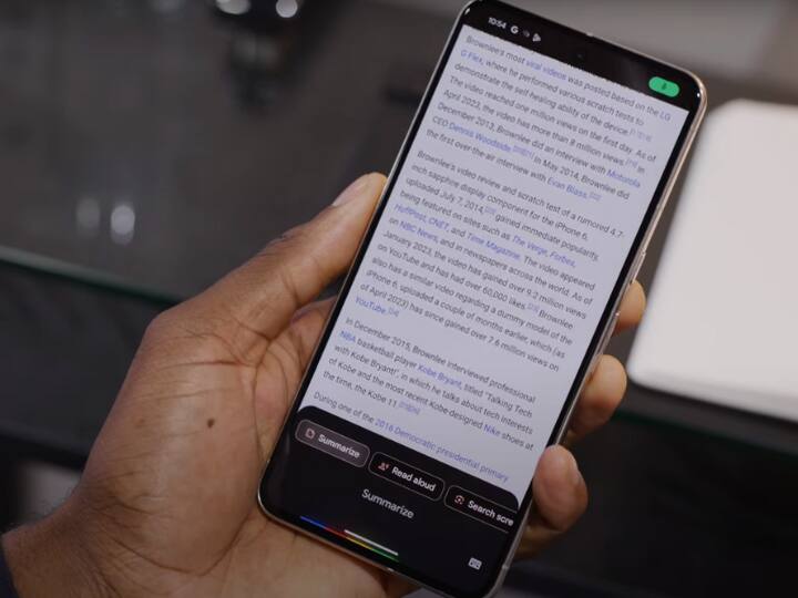 दोनों मॉडल गूगल के लेटेस्ट OS एंड्रॉइड 14 के साथ आते हैं जिसमें आपको AI का सपोर्ट मिलता है. आप वेब पेजेस को AI टूल की मदद से समराइज कर सकते हैं. इसके अलावा आप AI को कॉल अटेंड करने के लिए भी कमांड दे सकते हैं.