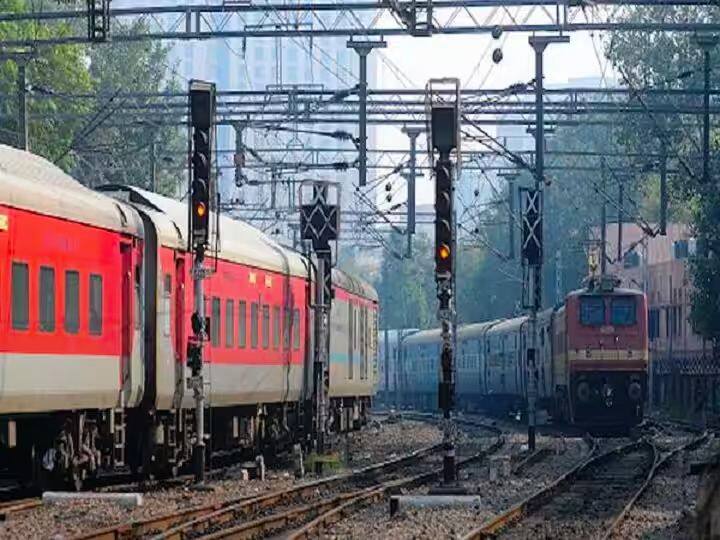Railways ticket checking in mumbai dadar station collect 7 lakh rupee in single day and broke one record 3 दिन के अंदर रेलवे ने तोड़ा अपना ही रिकॉर्ड, सिर्फ एक दिन में टिकट ना रखने वालों से वसूले 7 लाख रूपये