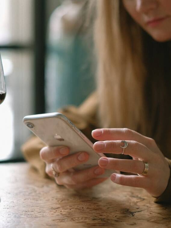 ज्यादा फोन इस्तेमाल करने से उंगली को हो सकता है ये नुकसान