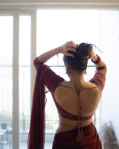 Bigg Boss beauty : శారీ కట్టి మెడపై టాటూ చూపిస్తున్న ఈ 'బిగ్ బాస్' బ్యూటీని గుర్తు పట్టారా?