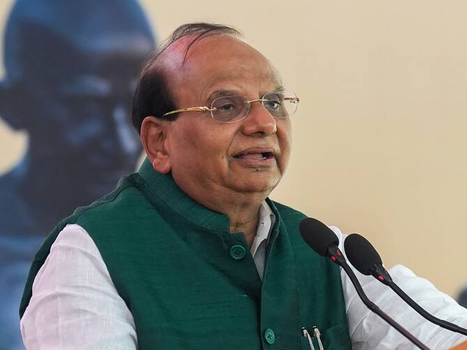 Ahead of the Lok Sabha elections, the Delhi government's troubles increased, the LG ordered a CBI probe into the matter