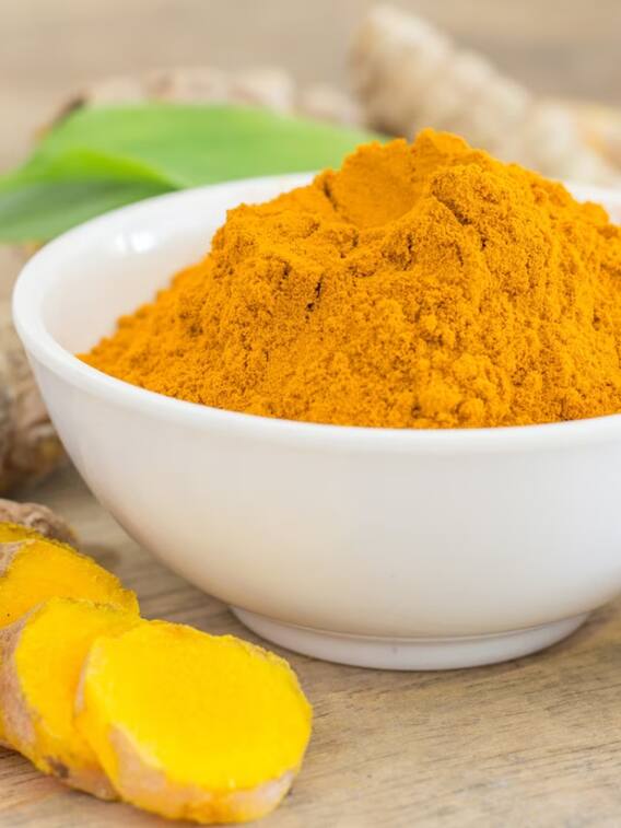 त्वचा से लेकर पाचन तक, हर चीज में फायदेमंद है हल्दी