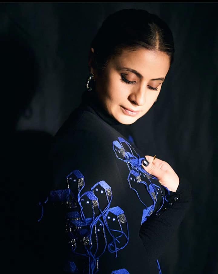 The Shahin Mannan cape and pant set was a true work of art, with exquisite embroidery and embellishments that followed a minimalist approach. (Image Source: PR Handout)