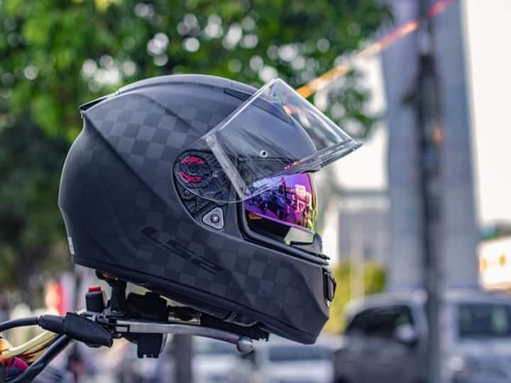 Helmet Called In Hindi: आप दिनभर जिस हेलमेट का इस्तेमाल बाइक राइड के दौरान करते हैं, उसका हिंदी में मतलब क्या आपको पता है?