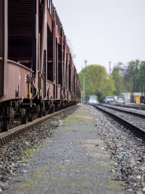 रेलवे से कैसे ट्रांसपोर्ट करवाएं अपना टू वीलर