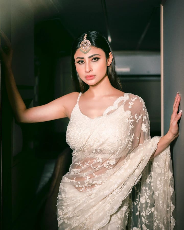 Mouni Roy Photo: મૌની રોયે સોશિયલ મીડિયા પર તેની કેટલીક સુંદર તસવીરો શેર કરી છે.