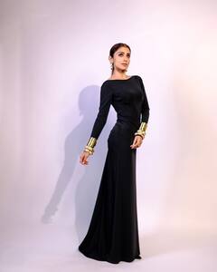 Shriya Saran Photos : இவங்களுக்கு மட்டும் வயசே ஆகாதா? கருப்பு உடையில் கவர்ந்திழுக்கும் ஸ்ரேயா சரண்!