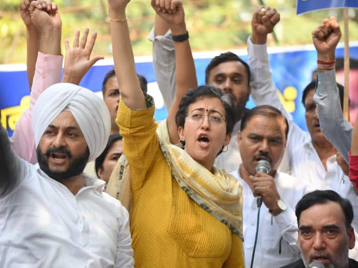 Delhi Minister Atishi also participated in the protests. While talking to the media, Atishi slammed the Centre over the increased number of ED raids across the country. She said that there is an undeclared emergency in the country. (Image Source: X/@AamAadmiParty)