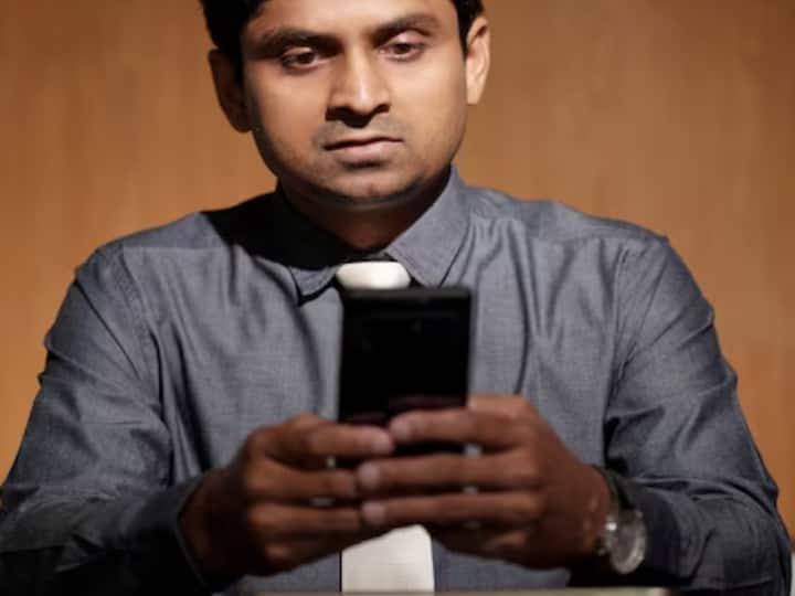 Vodafone Idea users may face network issue as company fails to pay 7864 crore to Indus Towers गायब हो सकता है 22 करोड़ लोगों के मोबाइल से नेटवर्क! आप भी तो नहीं होने वाले हैं शिकार!