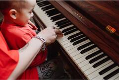 Benefits Of Music Therapy For Kids : तुमचे मूल पण हट्टी आणि रागीट आहे का?  ‘संगीत थेरपी’ चा करा अवलंब