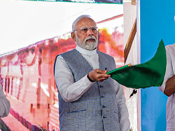 PM Narendra Modi may inaugurate Delhi-Meerut Rapid Rail in Navratri Delhi-Meerut Rapid Rail: नवरात्र में होगा देश की पहली दिल्ली-मेरठ रैपिड रेल का शुभारंभ, पीएम मोदी दिखाएंगे हरी झंडी, तैयारी तेज