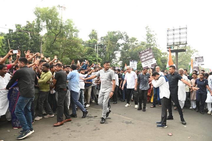 দিল্লির মাটি থেকেই 'রাজভবন চলো' অভিযানের ডাক দেন অভিষেক বন্দ্যোপাধ্যায়। বৃহস্পতিবার তৃণমূলের সেই কর্মসূচি আয়োজন হয়।