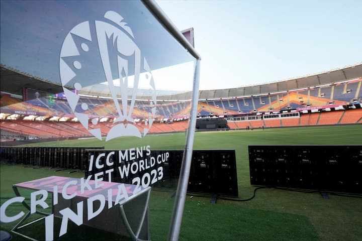 इंग्लैंड के नाम अकेले लगातार दो बार वर्ल्ड कप होस्ट करने का भी रिकॉर्ड है. बाकी वर्ल्ड कप उसने संयुक्त तौर पर होस्ट किए थे.