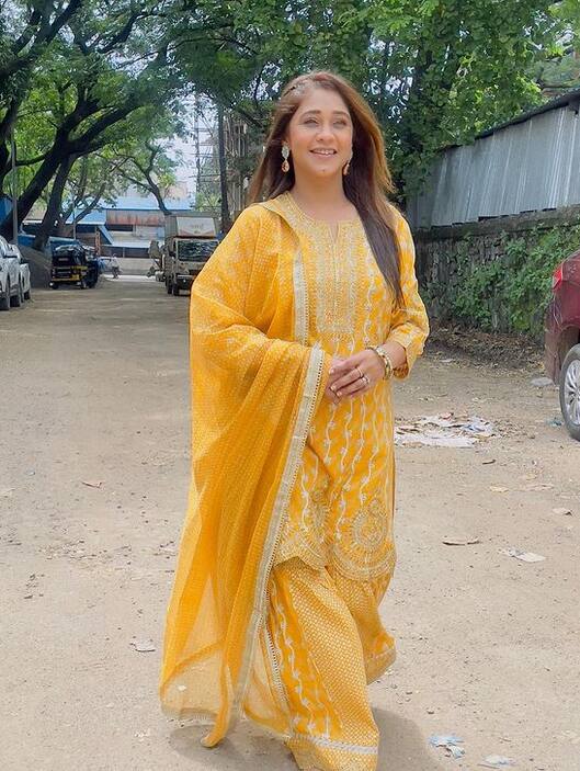आगे उन्होंने कहा, 'एक बार और मुझे नफरत मिली जब मैं एक इंटरव्यू के लिए जा रही थी. उन्होंने कहा कि मैं बहुत खराब इंसान हूं. लेकिन मैं इसे कॉम्प्लिमेंट के तौर पर लेती हूं क्योंकि एक कैरेक्टर के तौर पर ये बहुत अच्छा है कि लोग आप से नफरत कर रहे हैं.'