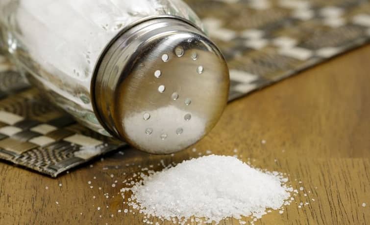 Salt Affects Human Body: না থাকলে মুখে রোচে না খাবার, আবার বেশি খেলেও ক্ষতি, অতিরিক্ত লবণে বিপদ