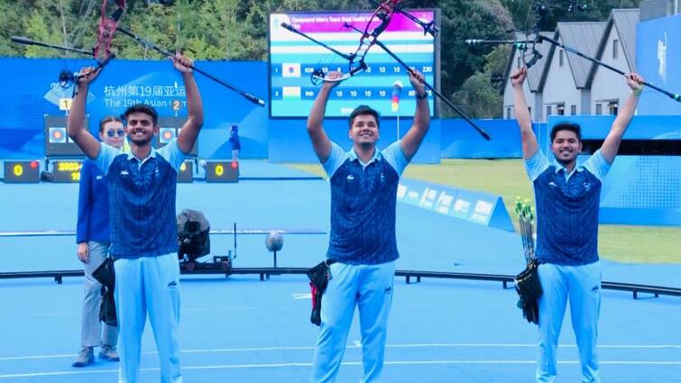 Asian Games 2022 Ojas Deotale, Abhishek Verma, Prathamesh Jawkar wins gold Compound Men's team event Archery Asian Games: মহিলাদের পর পুরুষদের দলগত তিরন্দাজিতেও সোনা এল ভারতের ঝুলিতে