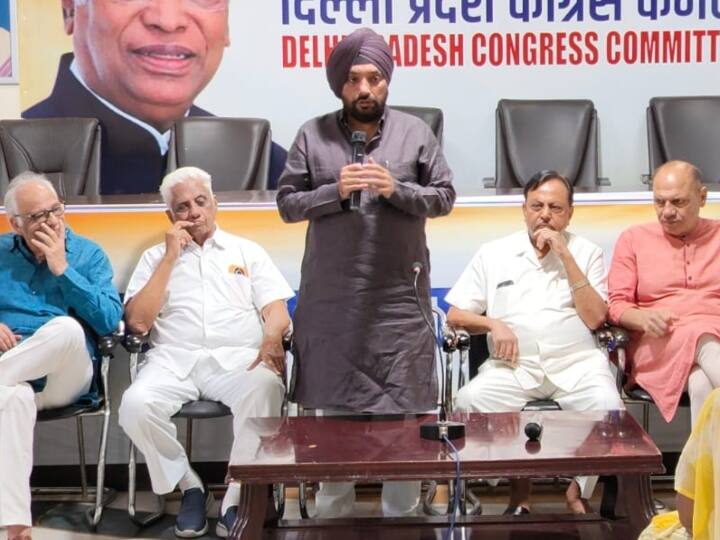 Delhi Politics: दिल्ली में समर्थकों की पहचान और जनाधार बढ़ाने में जुटी कांग्रेस, चलाया 'झंडा लगाओ-सामने आओ' अभियान Delhi Congress Started Jhanda Lagao Samne Aao Campaign Flags for Identity supporters and increase support base ANN Delhi Politics: दिल्ली में समर्थकों की पहचान और जनाधार बढ़ाने में जुटी कांग्रेस, चलाया 'झंडा लगाओ-सामने आओ' अभियान