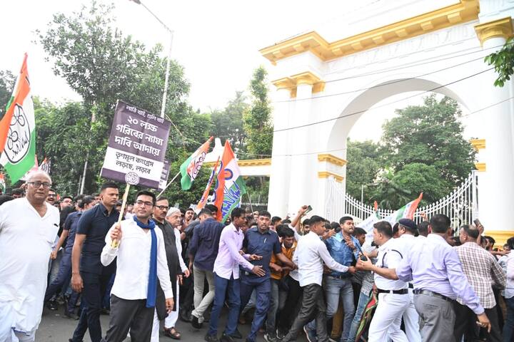 দুপুর আড়াইটেয় রবীন্দ্র সদনে জমায়েত হয়। পার্ক স্ট্রিট, রানি রাসমণি অ্যাভিনিউ হয়ে অভিষেক বন্দ্যোপাধ্যায়ের নেতৃত্বে মিছিল যায় রাজভবন।