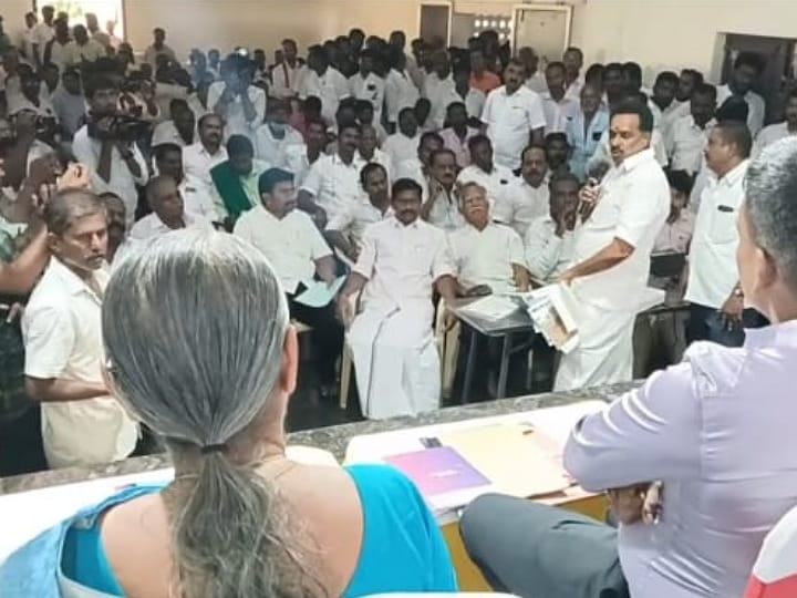 மணல் வண்டி தொழிலாளர்களுக்கு குரல் கொடுத்த முன்னாள் அமைச்சர் எம் ஆர் விஜயபாஸ்கர்