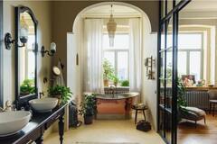 Vastu Tips :  बाथरूममध्ये ठेवलेल्या 'या' गोष्टी घरात आणतात दारिद्र्य, कोणत्या आहेत त्या गोष्टी पाहा