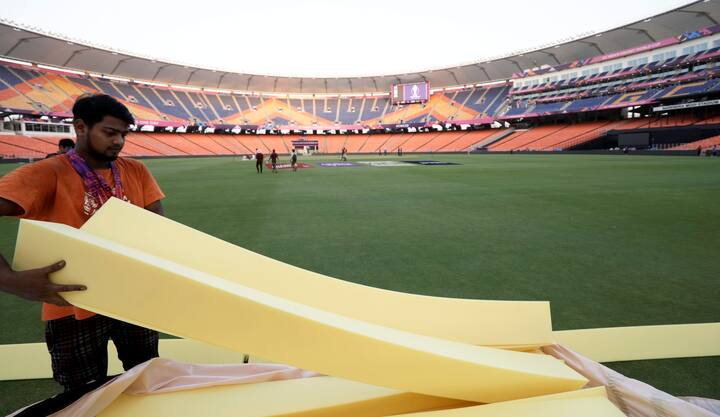 ये देश इंग्लैंड है, जहां से क्रिकेट जैसे जेंटलमैन गेम की शुरुआत हुई थी. इंग्लैंड ने अब तक रिकॉर्ड पांच बार (1975, 1979, 1983, 1999 और 2019) वर्ल्ड कप होस्ट किया है.